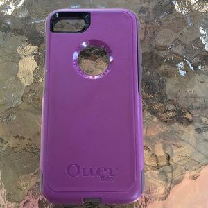 Purple otterbox. Nice condition, no scratches..